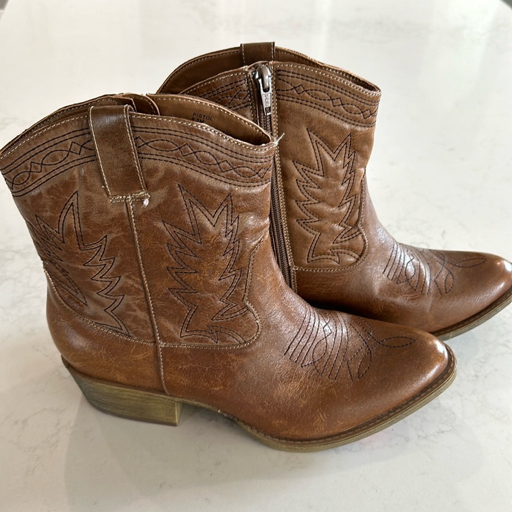 Coconuts by Matisse 91/2 cowboy boots